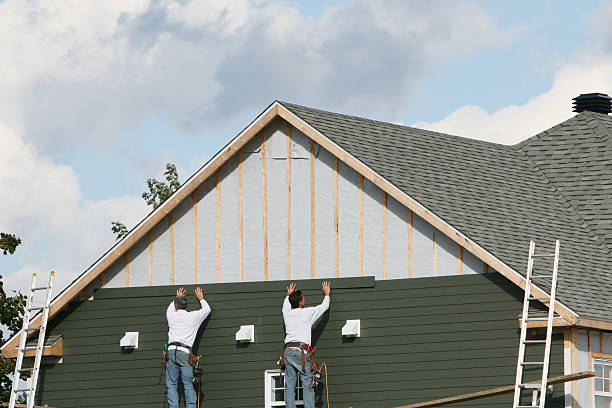 Professional Siding Installation technician working in Franklin, IN